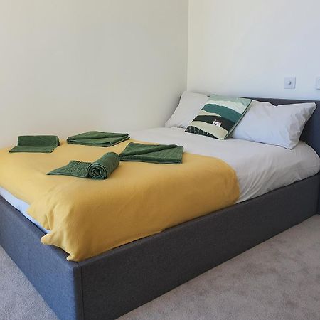 Cozy Room With Private Bathroom In Luxurious Flat Лондон Екстериор снимка